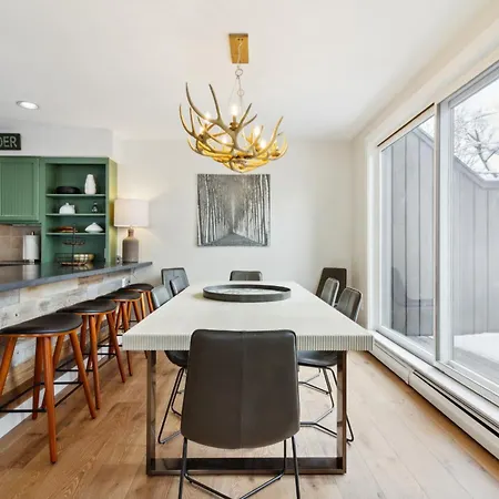 Slopeside In Okemo - Beautifully Renovated Spacious Family Townhouse Townhouse